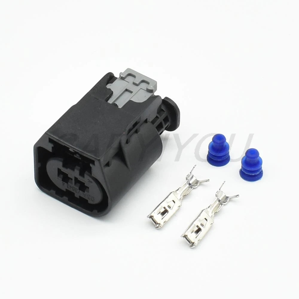 Overview of 3.5mm 2 pin male and female connector plug showing full assembly for automotive wiring