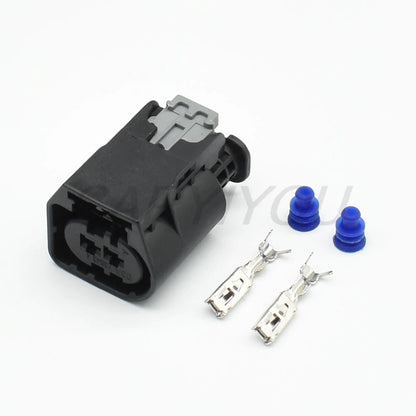 Overview of 3.5mm 2 pin male and female connector plug showing full assembly for automotive wiring