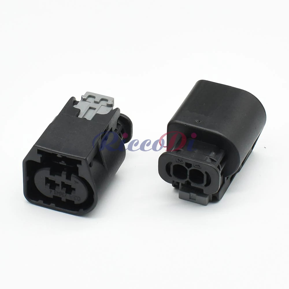 Detailed view of DJ7026CF series connector terminals for reliable wiring harness assembly