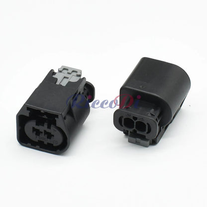 Detailed view of DJ7026CF series connector terminals for reliable wiring harness assembly