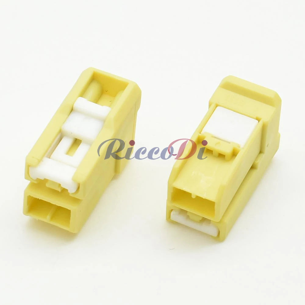 Detailed terminal view of DJ7028K series connector showing precise contact points