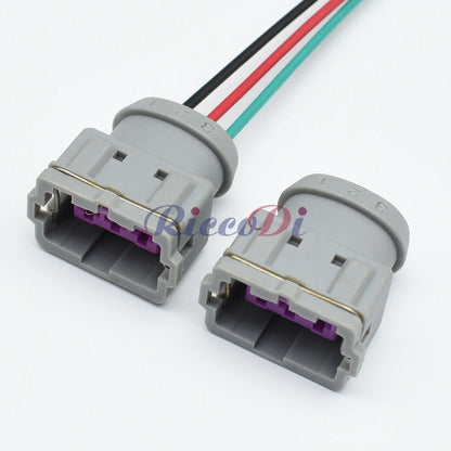 Demonstration of male and female connection of DJ7031C-3.5-21 3 Pin Auto Plastic Housing Connector