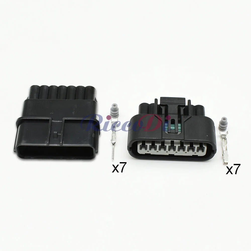 DJ7072A-1-11 automotive connector male plug housing detail