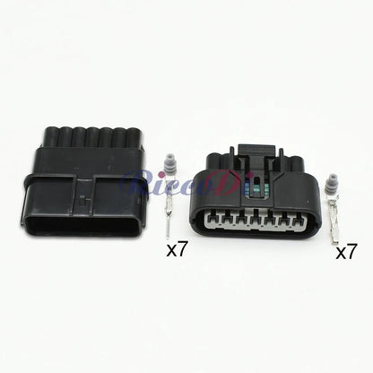 DJ7072A-1-11 automotive connector male plug housing detail