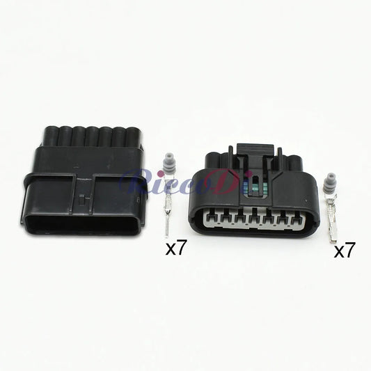 DJ7072A-1-11 automotive connector male plug housing detail