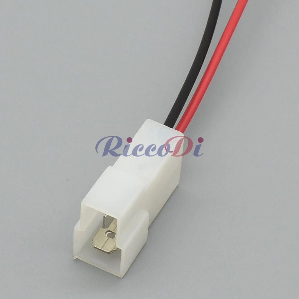 Durable 2 pin automotive connector plug with terminal for stable wiring connections
