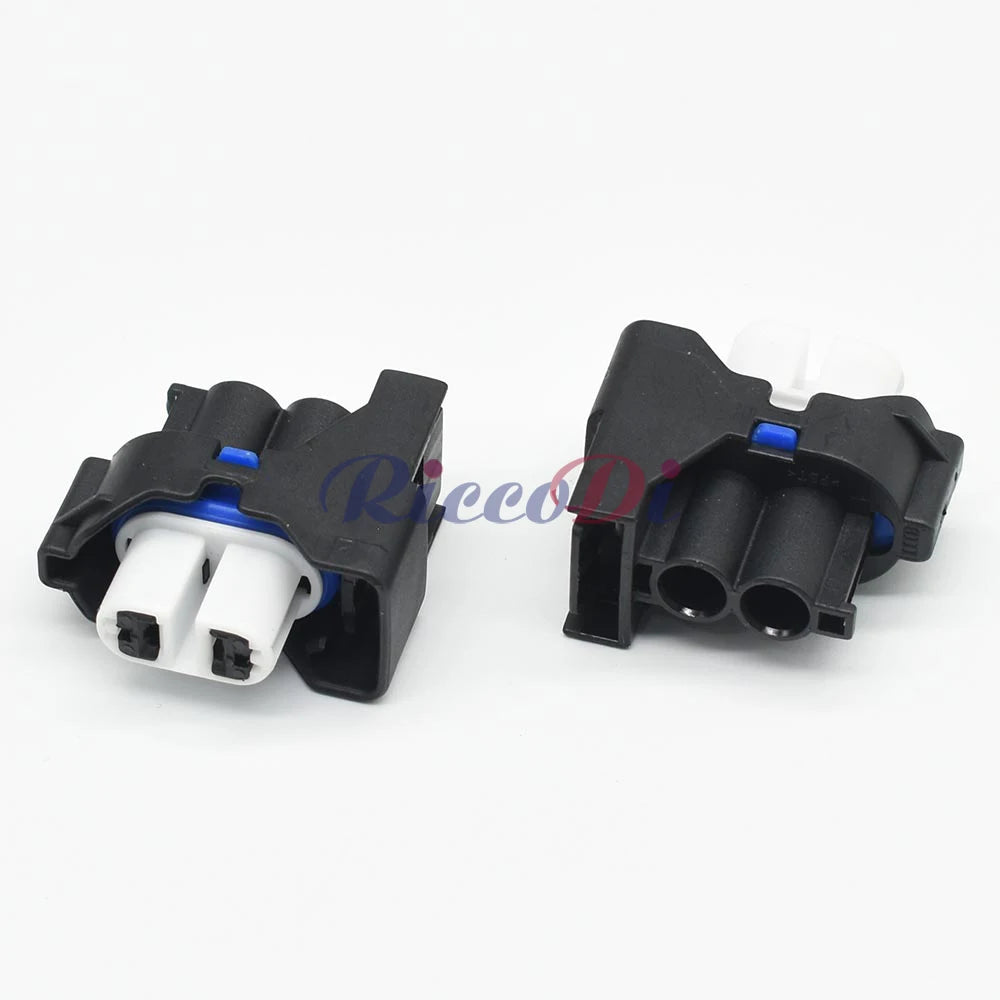 Durable 2 hole automotive fog light connector plug for secure electrical connections