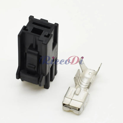 Durable 9.5mm high current automotive connector designed for long-term vehicle wiring applications
