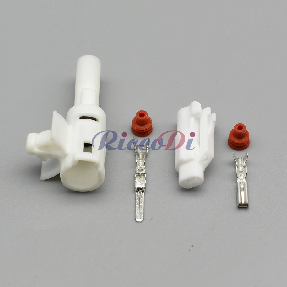 Durable material and structure of MT090 automotive electrical wire connector plug for reliable vehicle wiring