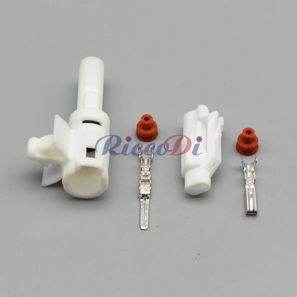 Durable material and structure of MT090 automotive electrical wire connector plug for reliable vehicle wiring