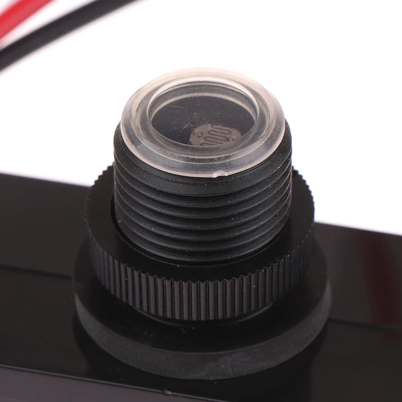 Dusk to dawn light sensor switch for AC outdoor street lights