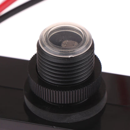 Dusk to dawn light sensor switch for AC outdoor street lights