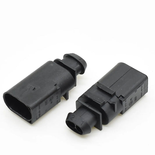 electrical horn plug connector designed for stable automotive signal transmission