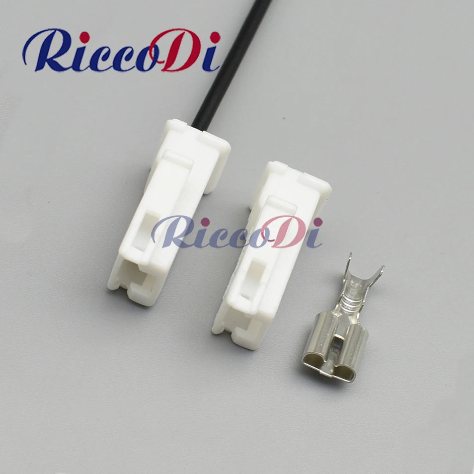 1 Pin female automotive wiring connector plug with terminals compatible with 191911924 / 191 911 924 for secure vehicle wiring