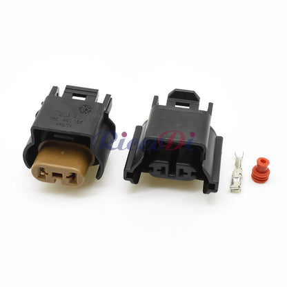 Close-up of terminals on 2 pin fog light wiring harness connector 3D0 941 165A for secure automotive connection