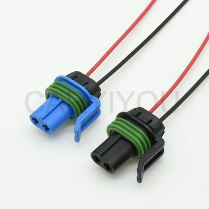 Automotive fog light connector with secure locking mechanism to prevent disconnection under vibration