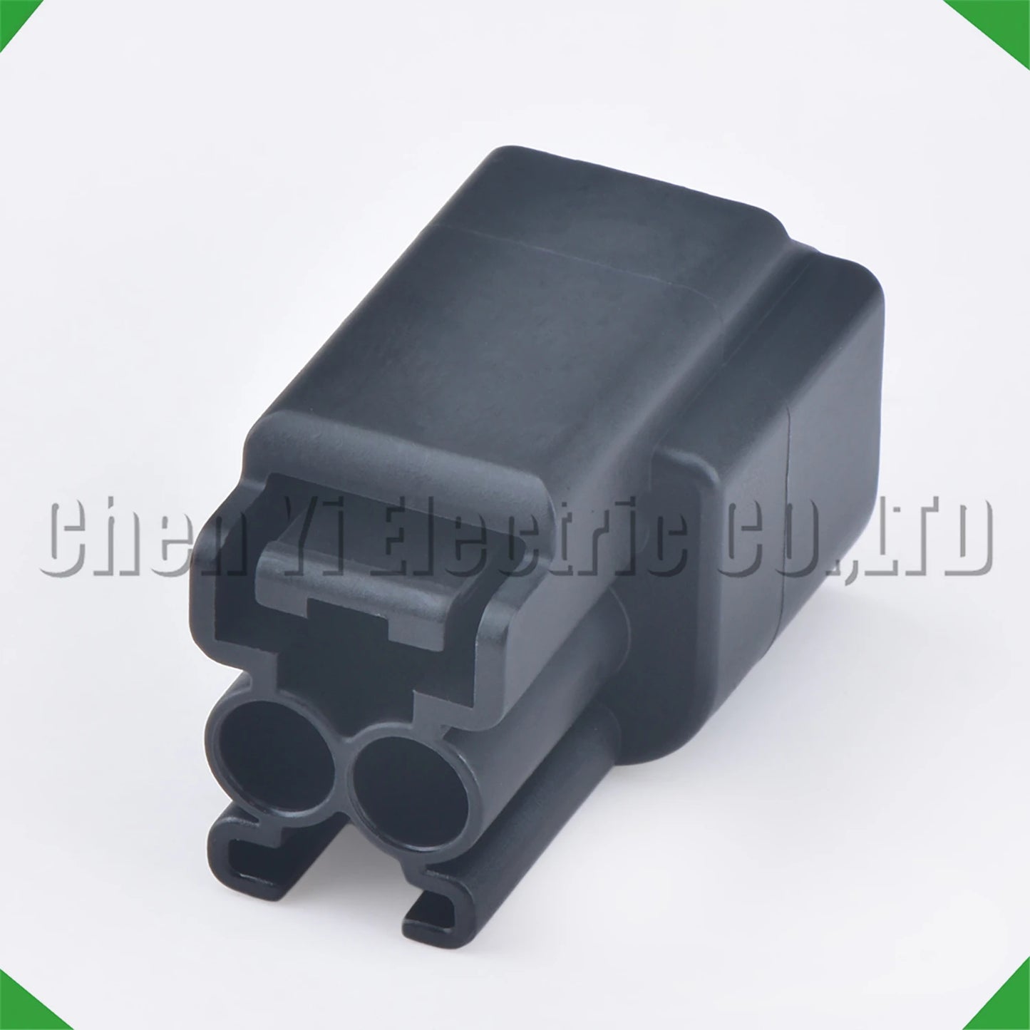 Automotive fuel injector wire harness plug for Ford