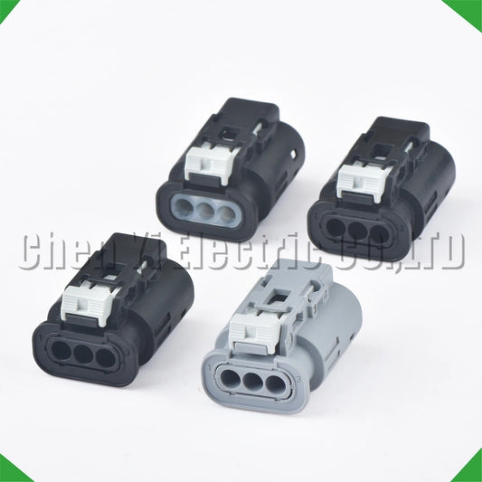 Fuel pressure sensor connector plug for automotive use