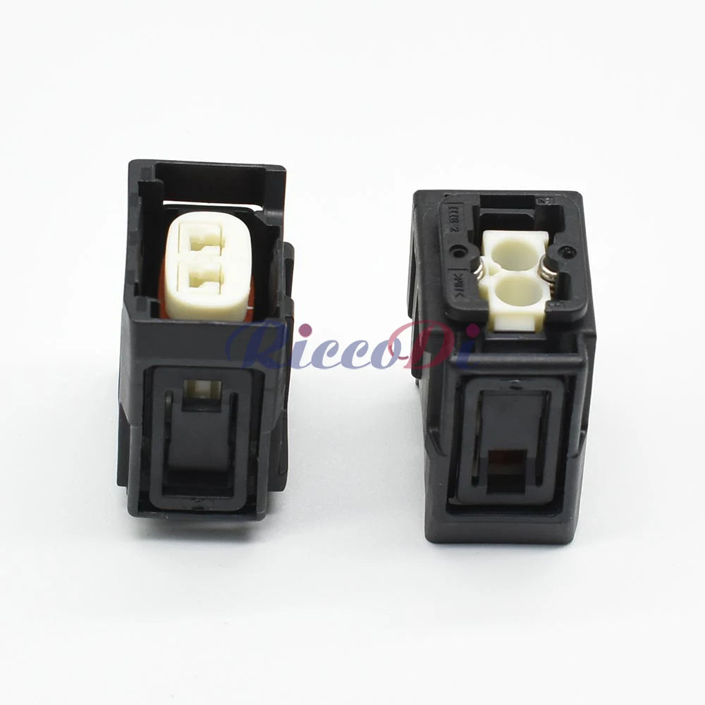 Fuel pump socket AC connector housing designed for heat resistance and secure fit