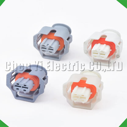 Fuel spray nozzle socket connector for engine