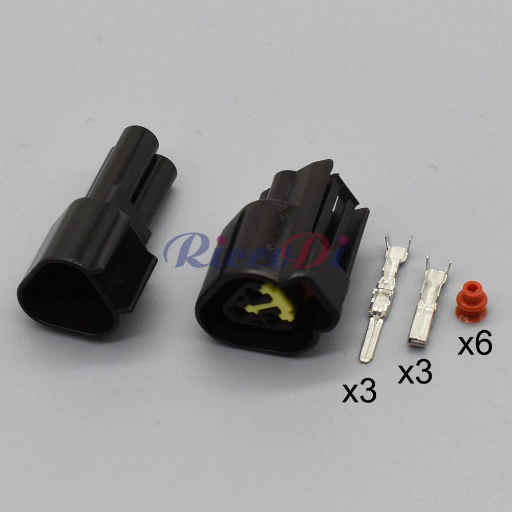 Detailed view of white housing and wiring in Furukawa 3-Pin waterproof male and female connector FW-C-3M-B FW-C-3F-B