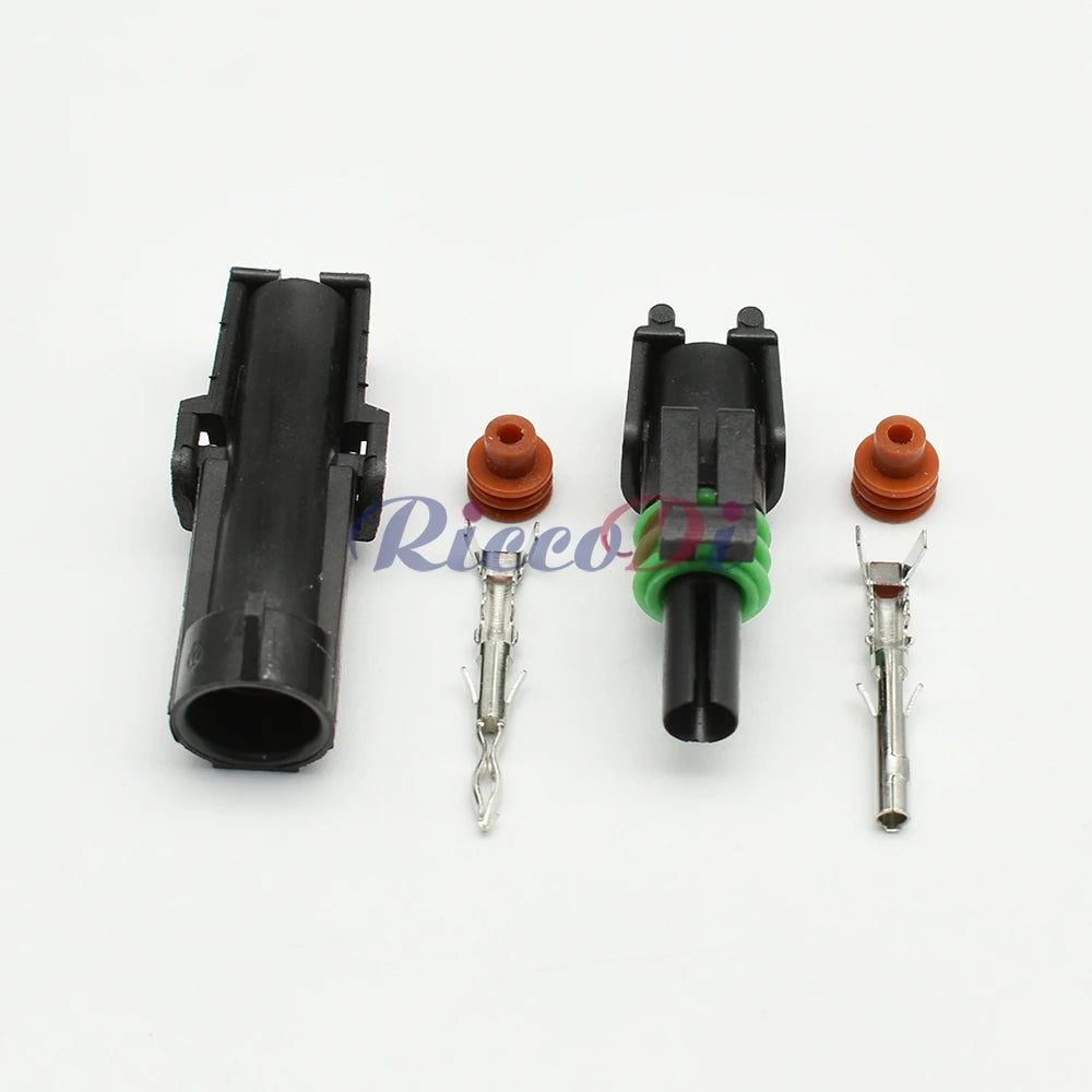 GF30 automotive electrical connector plug and socket 12015791 / 12010996 installed in vehicle wiring harness for secure connections