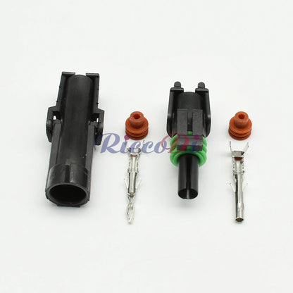 GF30 automotive electrical connector plug and socket 12015791 / 12010996 installed in vehicle wiring harness for secure connections