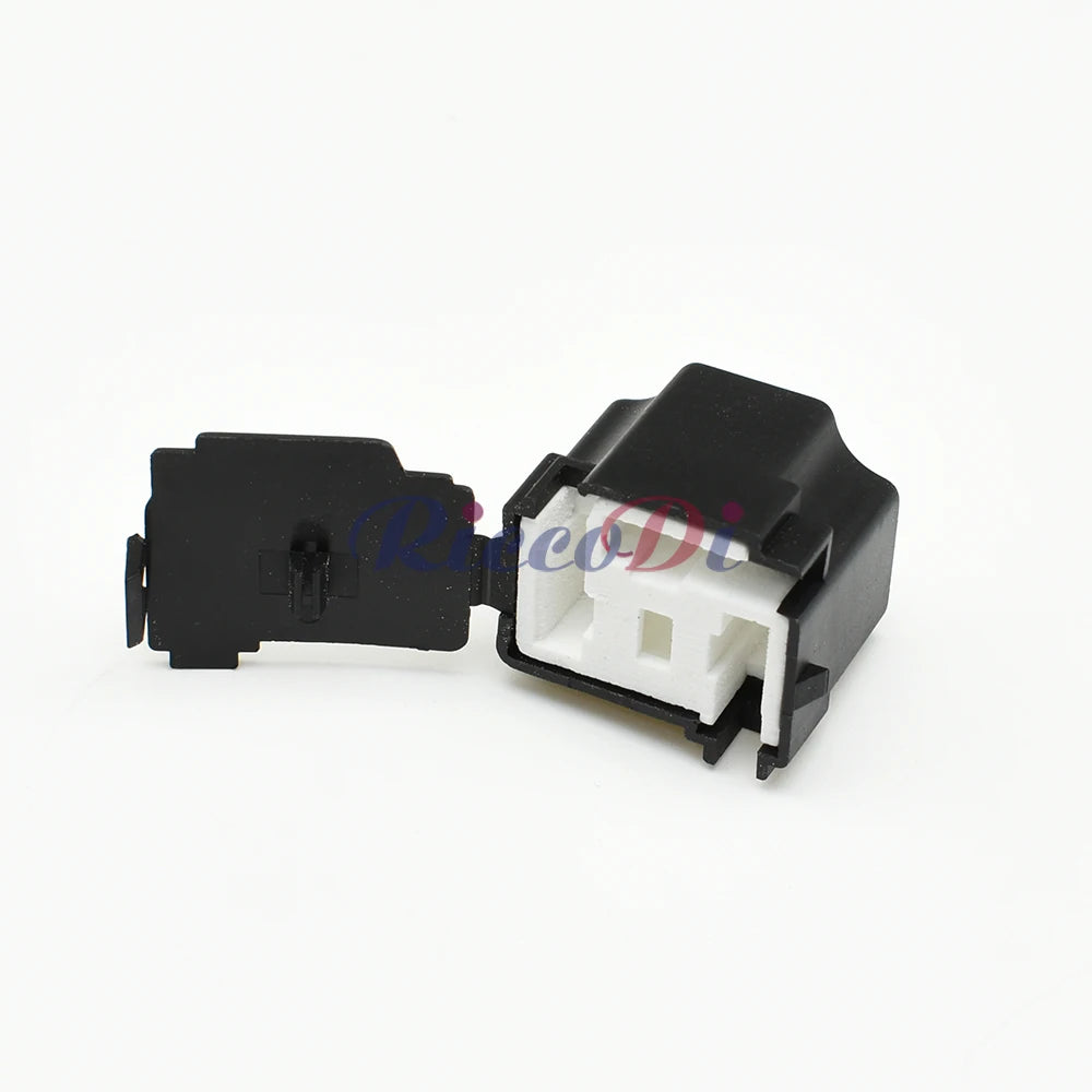 Ceramic H4-2B headlight lamp holder socket designed for high temperature automotive lighting systems