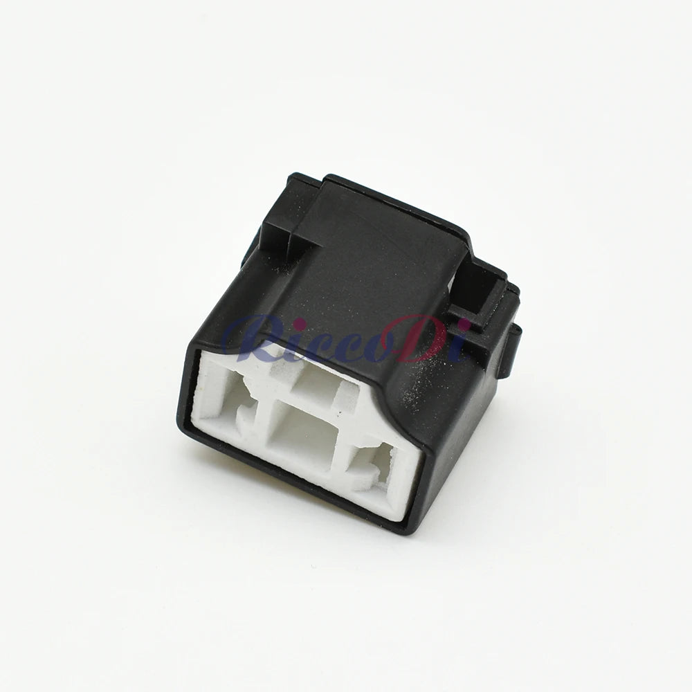 H4 ceramic automotive headlight lamp holder connector installed on VW Santana vehicle