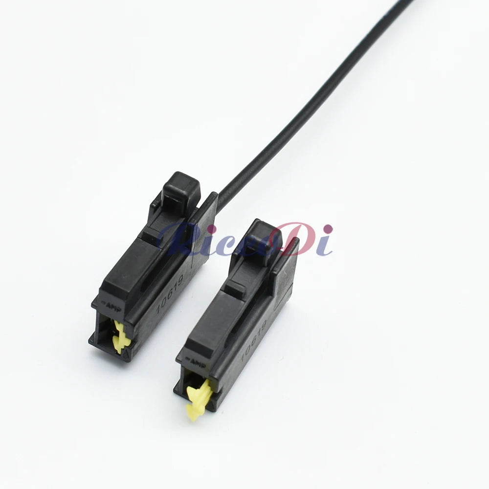 High current automotive power terminal connector detail designed for starter wiring systems