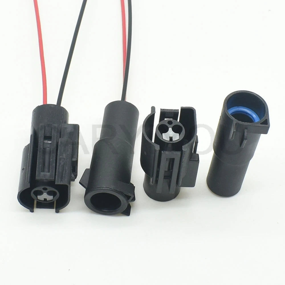 High durability housing design of cylindrical waterproof automotive connector plug