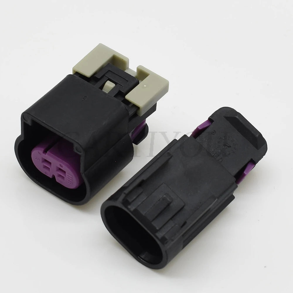 High reliability automotive oil pump connector housing for durable vehicle wiring systems