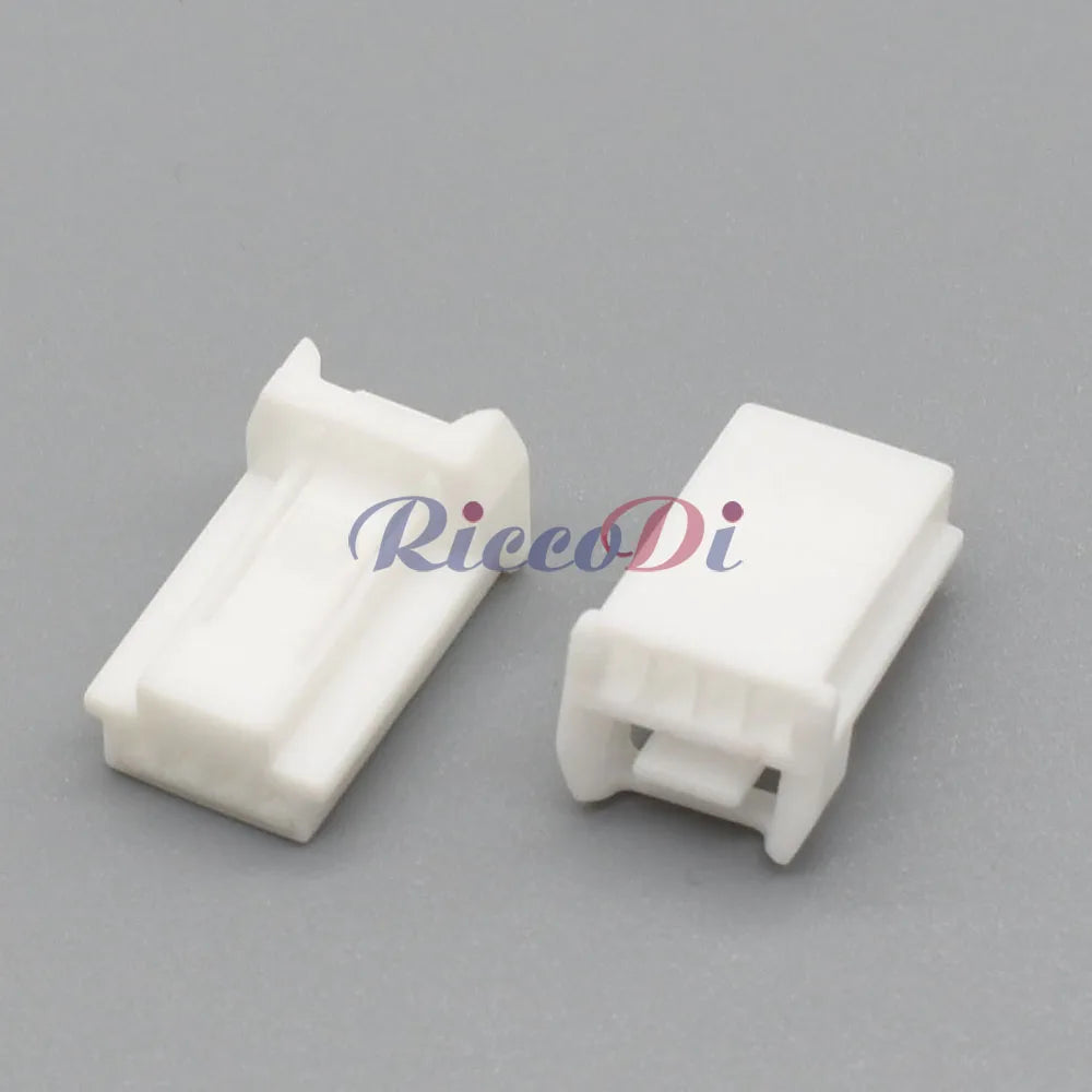 Infiniti 1473672-1 4 pin automotive connector detail view