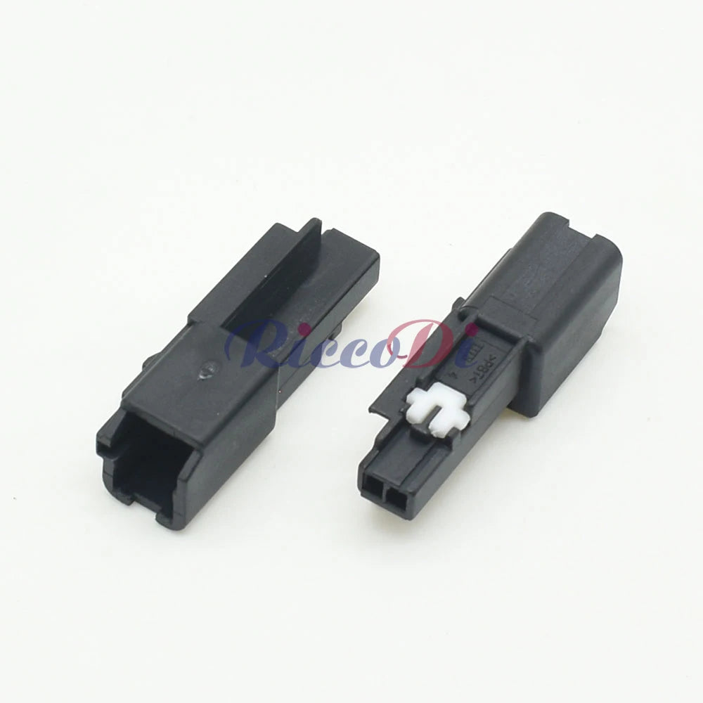 Installation of automotive 2P AC tweeter wire connector 6098-8988 6098-7677 in vehicle electrical system