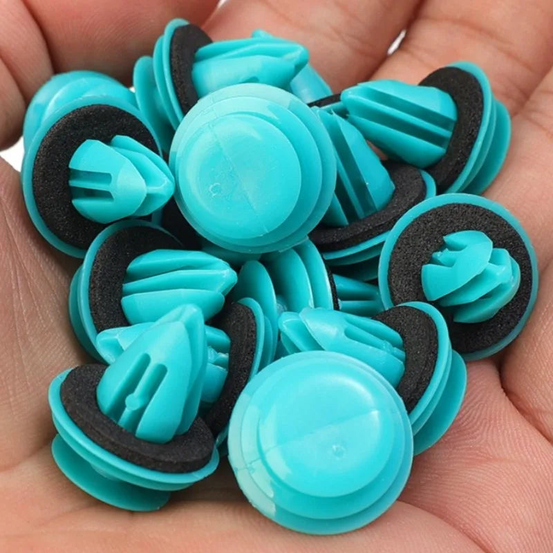 Car interior door panel retaining fastener clip