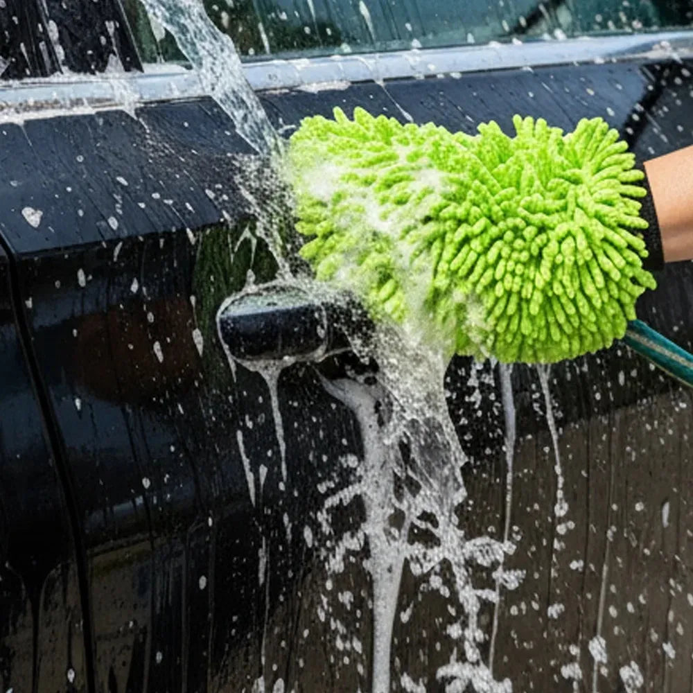 Lint-free microfiber mitt for polishing and dusting