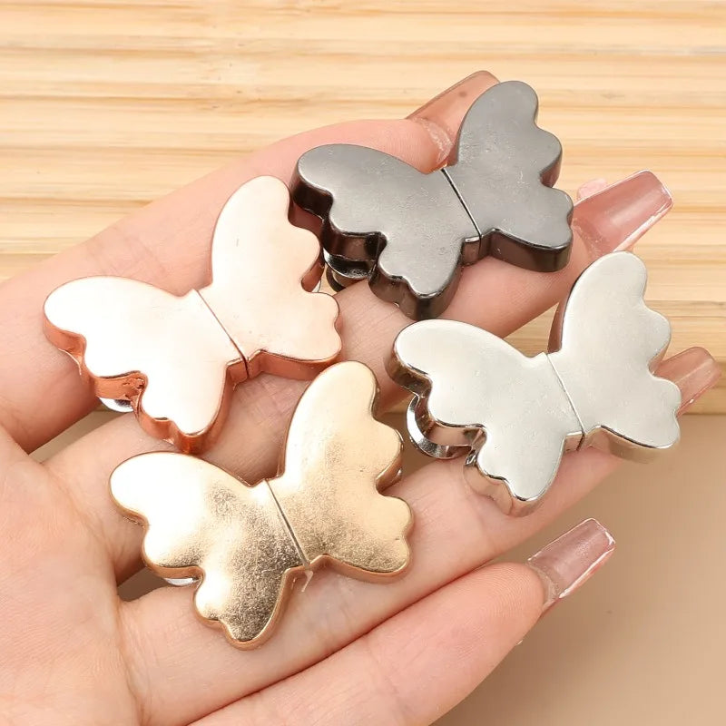 Butterfly magnetic clip for tablecloth fastening