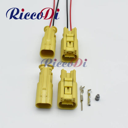 Male and female wiring harness plug terminal interface ensuring stable electrical connection