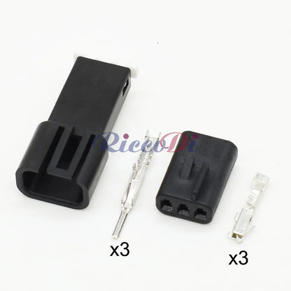 Interface detail of Delphi Metri-Pack 150 3 Pin black automotive connector 12047782