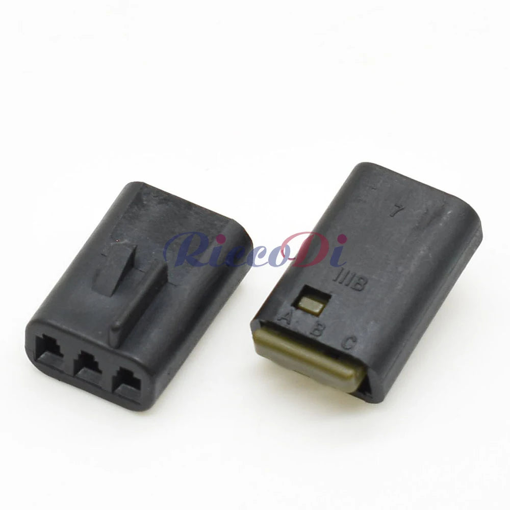 Delphi Metri-Pack 150 3 Pin connector installed on automotive wiring harness 12047782