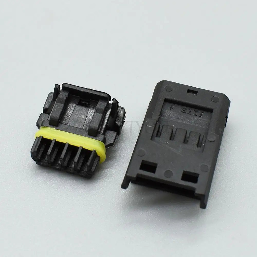 Close-up of 4 Pin Molex Automotive Plastic Housing Wiring Electrical Connector pins for Car Mirror Turn Signal Plug 52116-0411 52117-0411