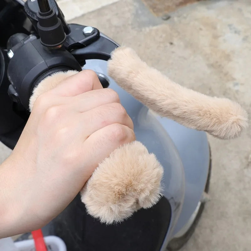 Motorcycle handlebar grip warmer cover for winter comfort
