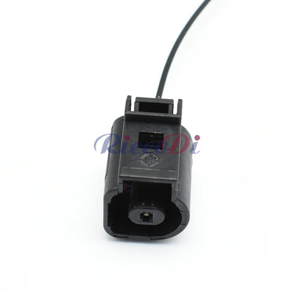 1.5mm automotive oil pressure sensor connector installed in vehicle wiring harness for stable connection