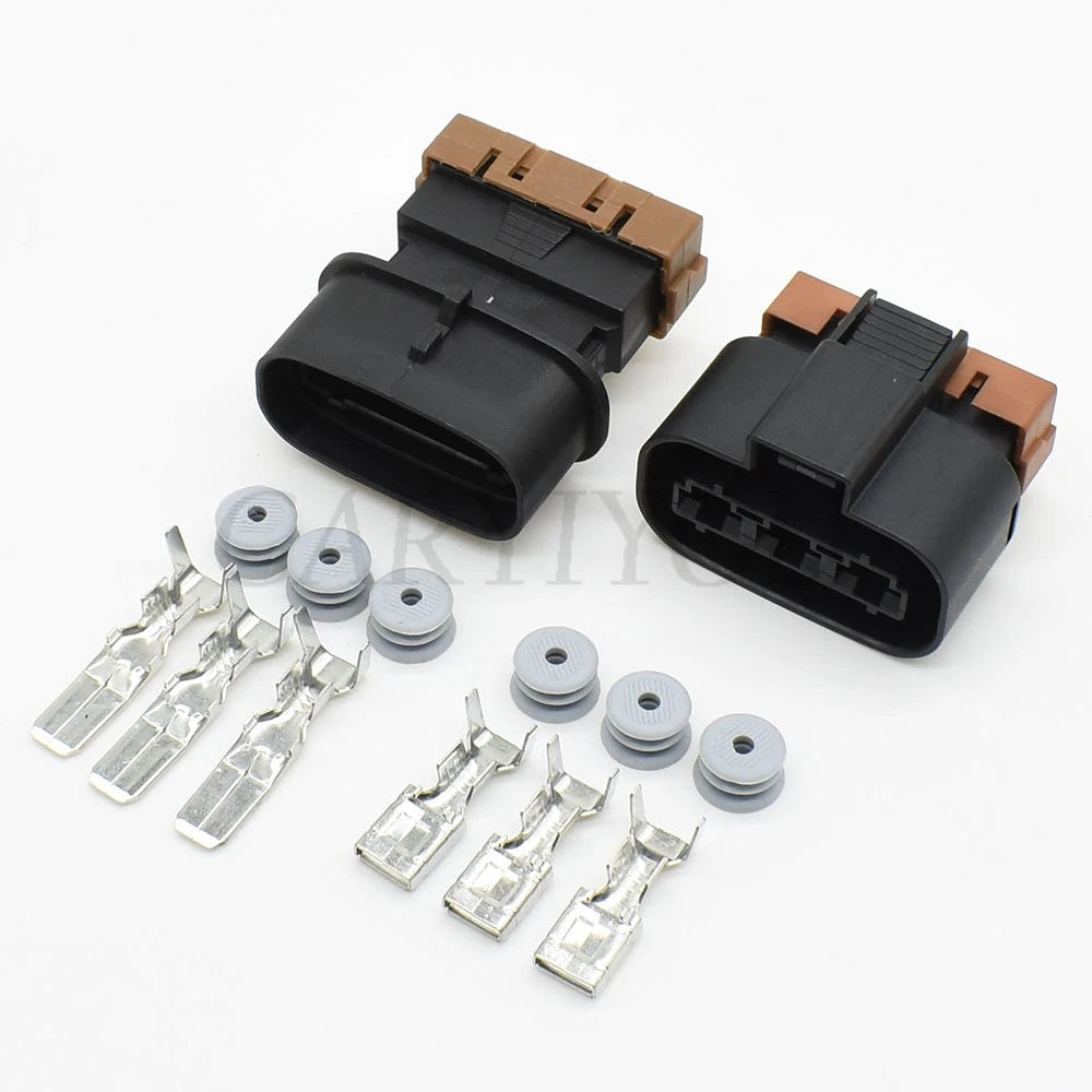 3 hole high current waterproof connector installed on automotive wire harness PK011 PK015 series