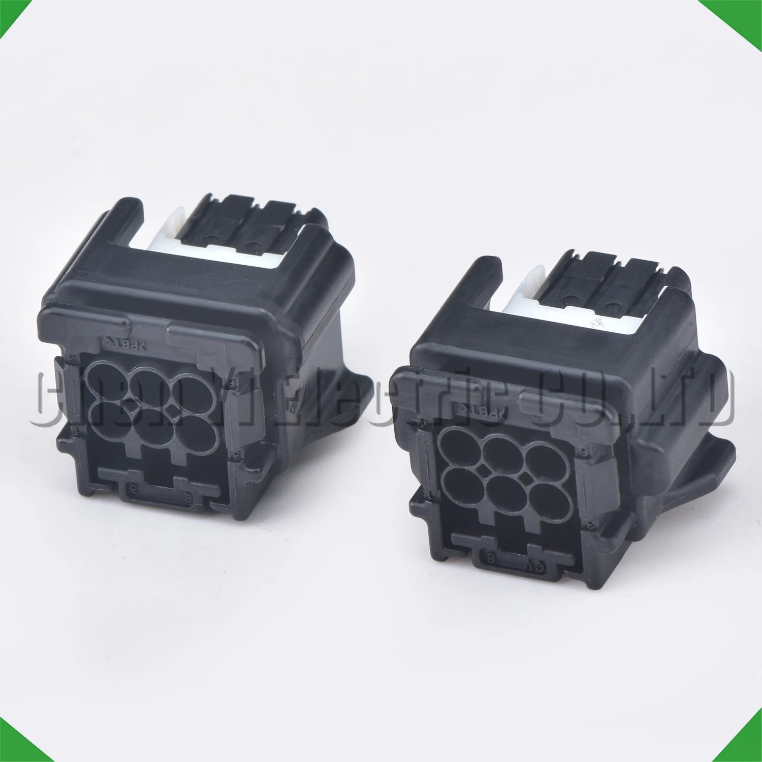 Reversing radar harness plug installed on automotive wire system