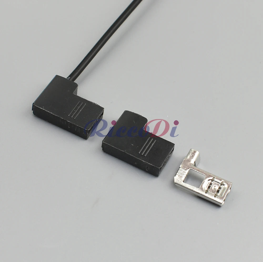 Right angle flag style structure of 6.3mm automotive lamp connector for compact installations