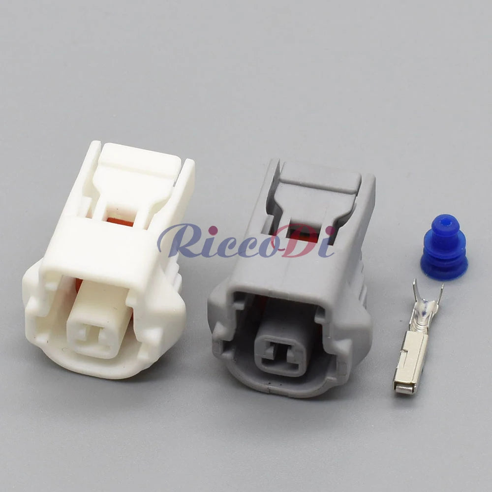 Sealed terminal design of waterproof knock sensor connector for stable automotive signal connection