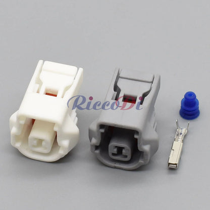 Sealed terminal design of waterproof knock sensor connector for stable automotive signal connection