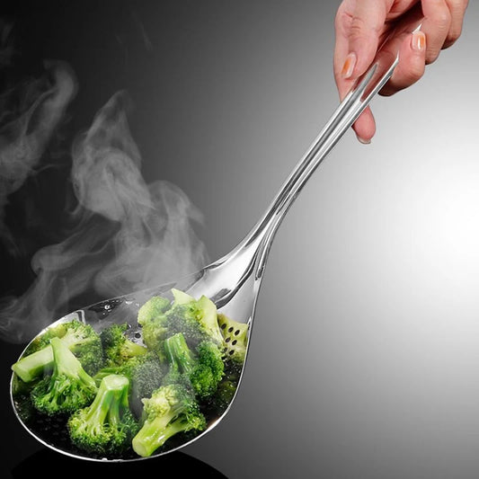 Slotted skimmer spoon for spaghetti and food straining