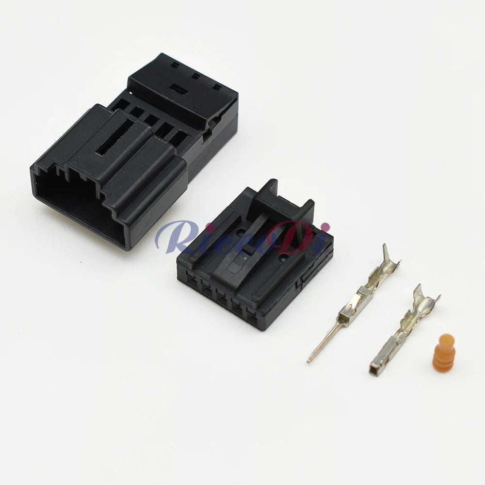 Small current 5 Pin car connector for steering wheel with female and male terminals, models 8R0973605 1418778-2 1563569-1 8R0973705